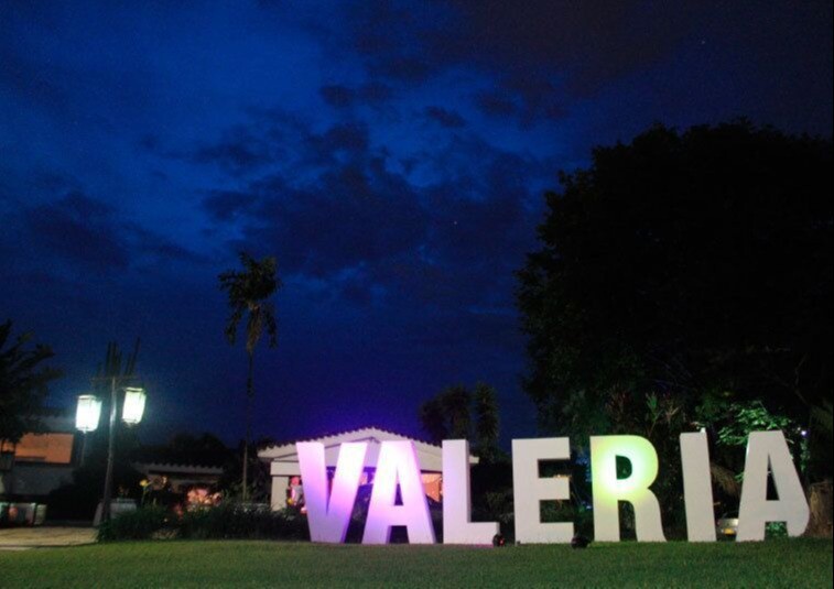 DECORACIÓN CON LETRAS GIGANTES MEDELLÍN