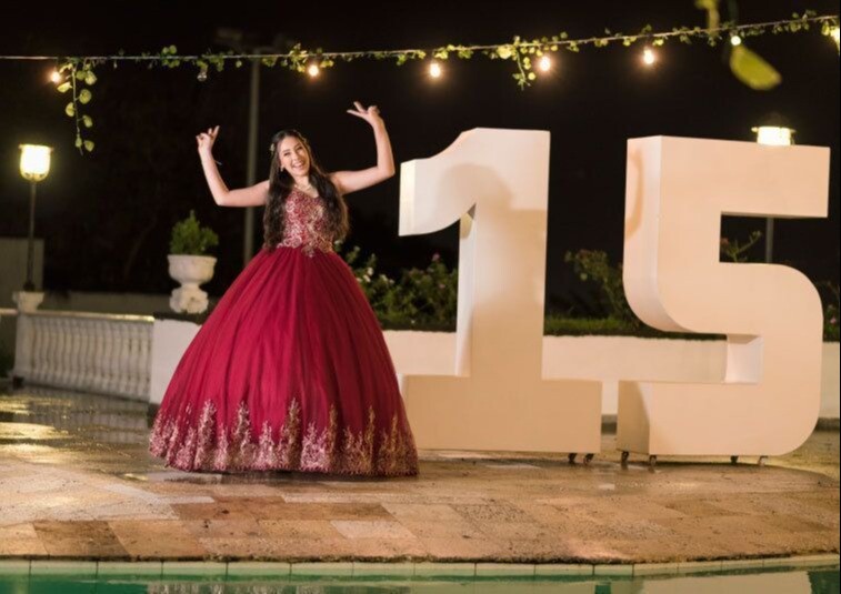 DECORACIÓN DE LETRAS GIGANTES MEDELLÍN